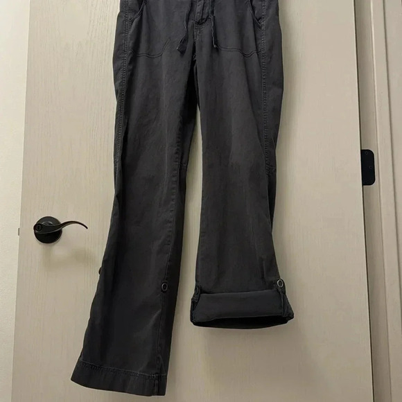 The North Face Roll Up Almatta Cargo Pants Size 4 Hiking Convertible to Capris - Picture 4 of 14